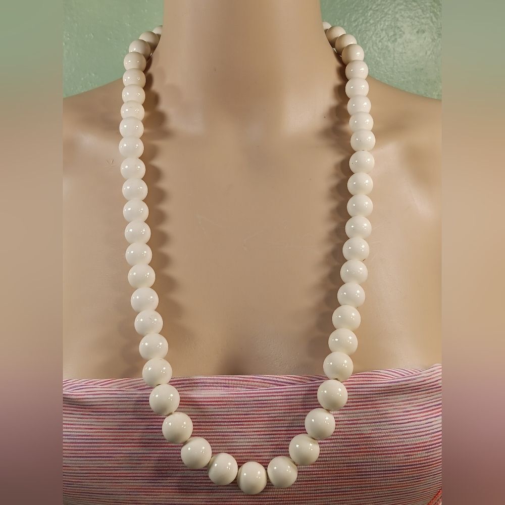 women white necklace